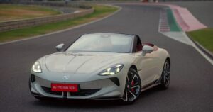 MG Cyberster EV: Lamborghini से तेज़, 580 km रेंज और ₹74.99 लाख से शुरू – भारत की पहली इलेक्ट्रिक रोडस्टर